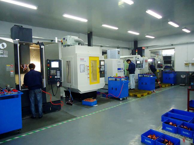 CNC (machining center)