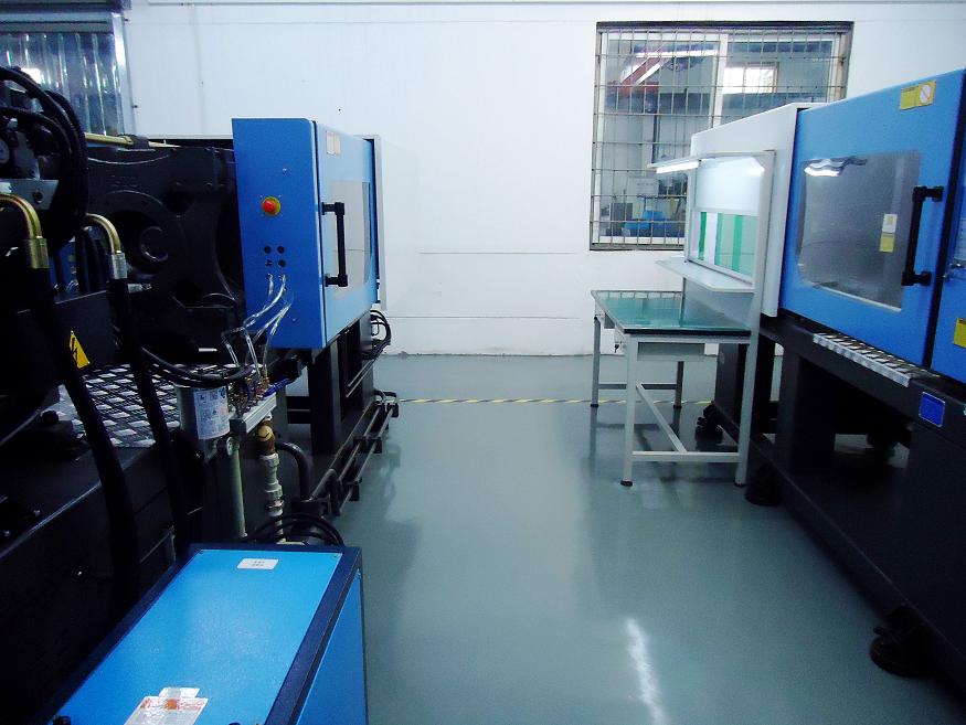 Injection molding equipment